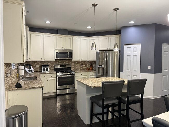 Building Photo - 2911 Henley Ln