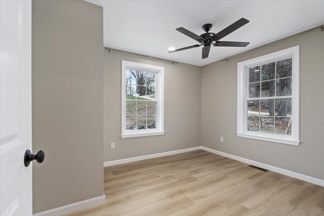 Building Photo - 237 Maplewold Rd