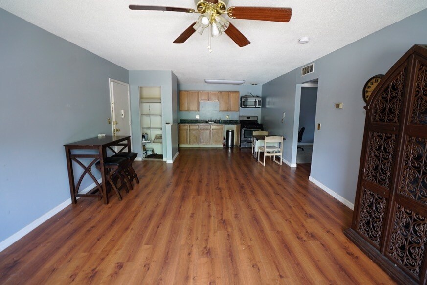 Building Photo - 1700 SW 16th Ct
