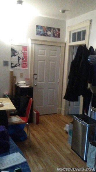 Building Photo - 833 Beacon St