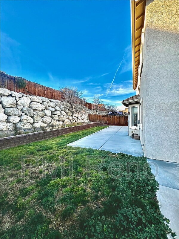 Building Photo - 1720 Oak Dr