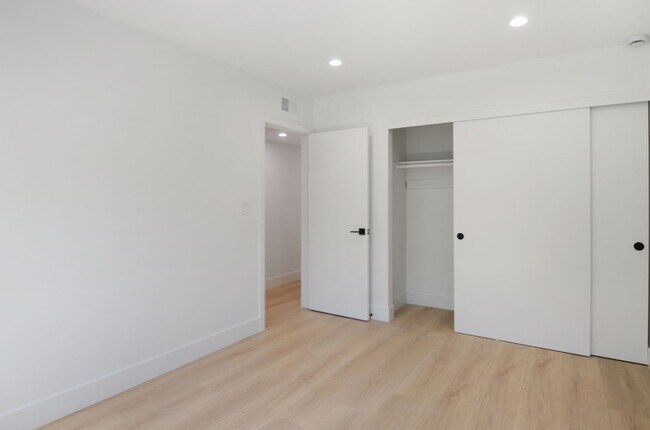 Building Photo - Lantern District Duplex!