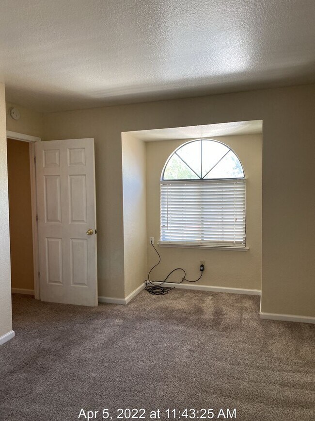Building Photo - Large Corner Lot
