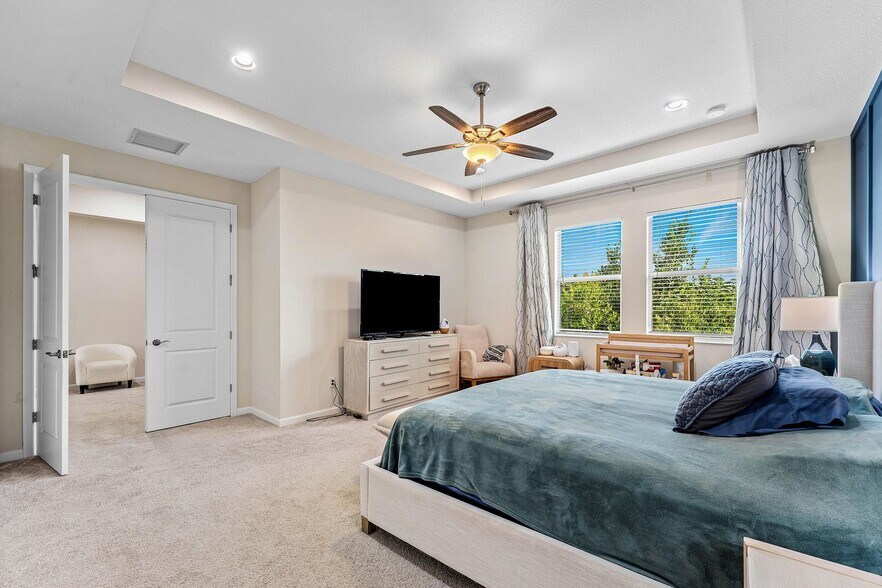 Building Photo - 16280 Oakview Dr