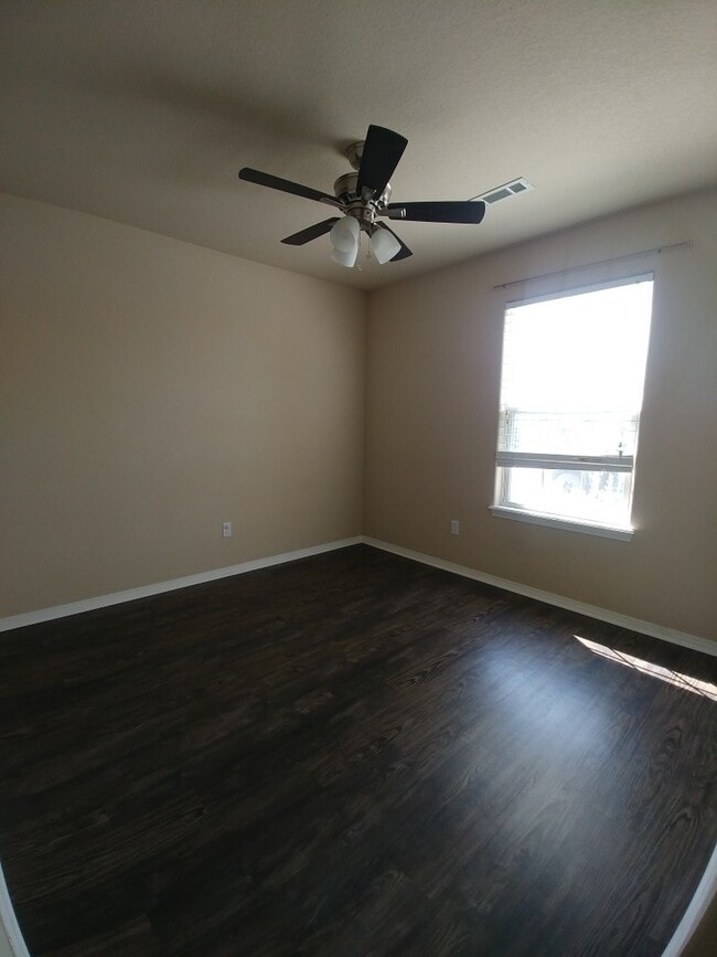 Building Photo - Great 3 Bedroom home in Fayetteville! Conv...