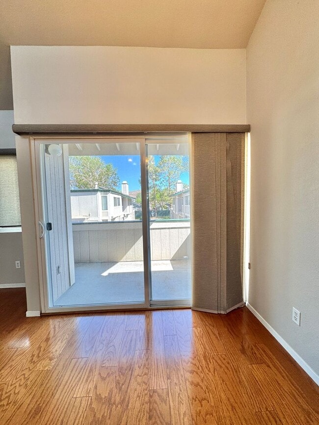 Building Photo - Charming 2 bed 1.5 bath condo, with attached 2 car garage!