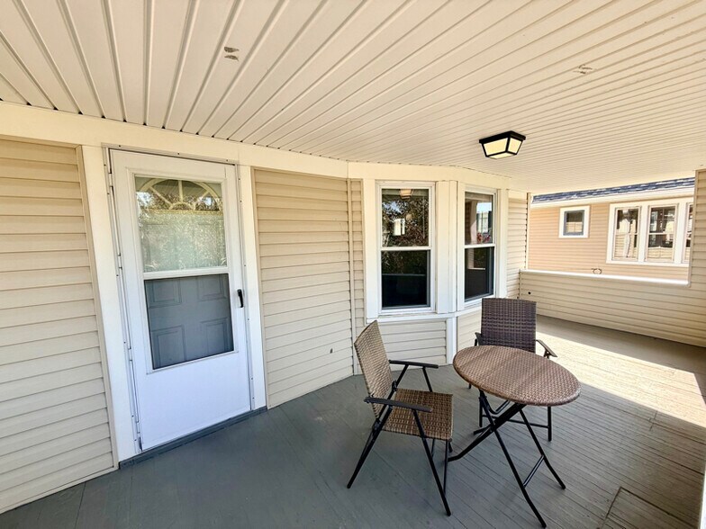 Building Photo - 2163 Chesterland Ave