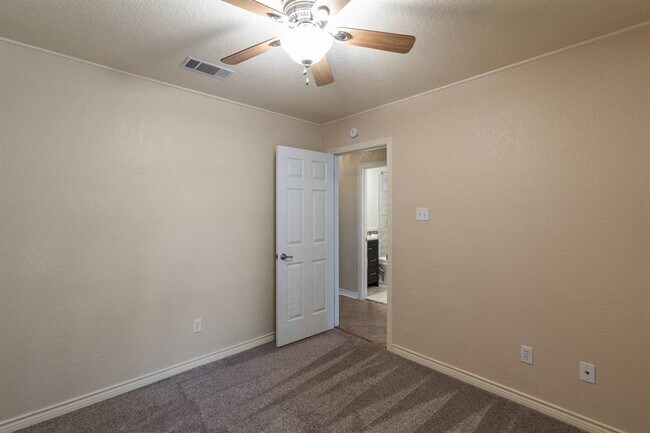 Building Photo - 2604 Bluebonnet Valley Dr