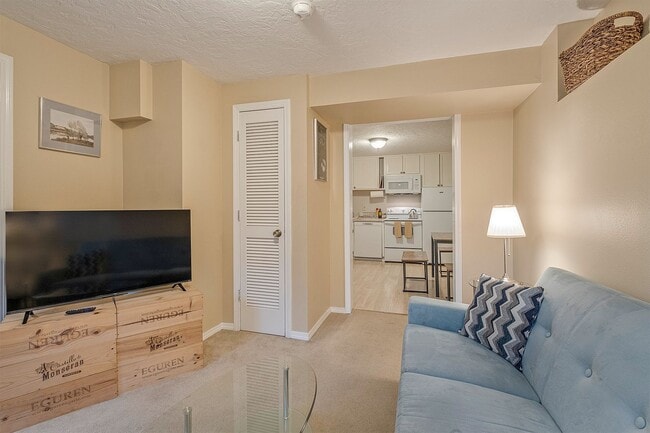 Building Photo - Studio style one bedroom in SW with all Ut...