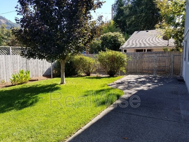 Building Photo - 1527 Hamilton Ln