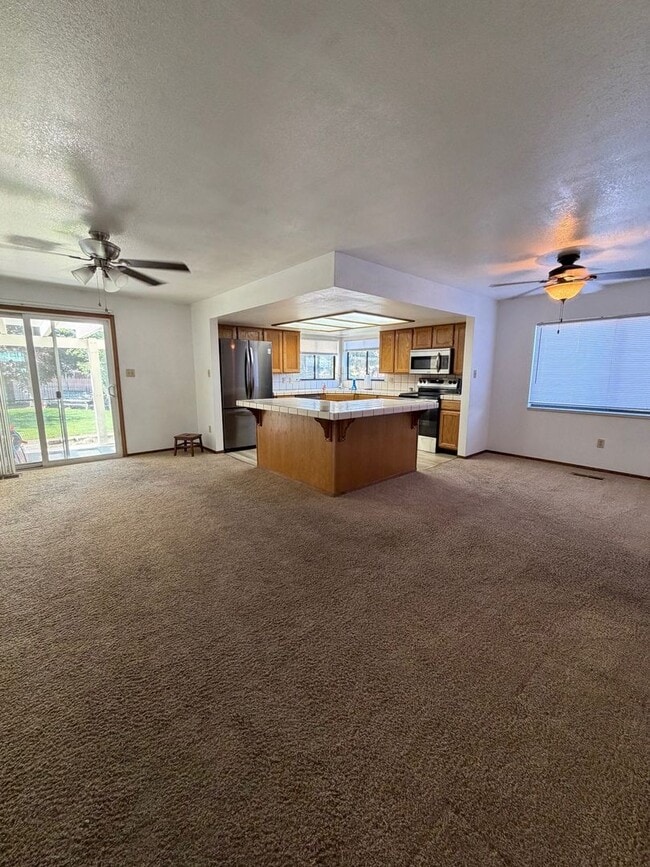 Building Photo - 2988 Pinebrook Dr