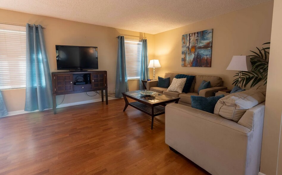 Building Photo - 5515 Country Dr