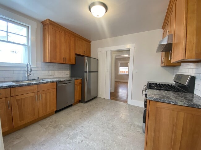 Building Photo - 1401 Bellevue Ave