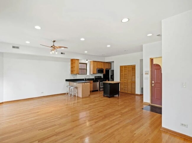 Building Photo - 6133 S Drexel Ave
