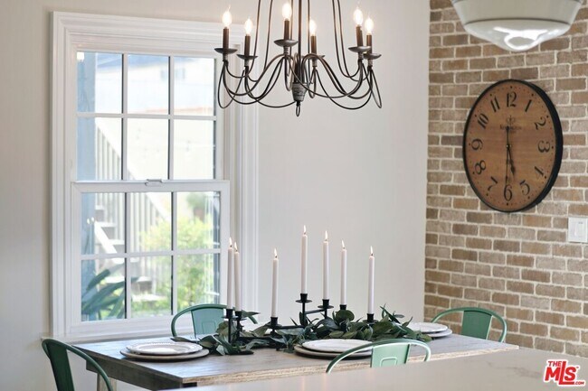 Building Photo - 137 N Harper Ave