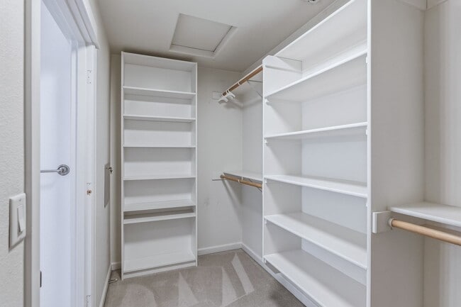 Building Photo - Beautiful 3 Bedroom/2.5 Lake Oswego