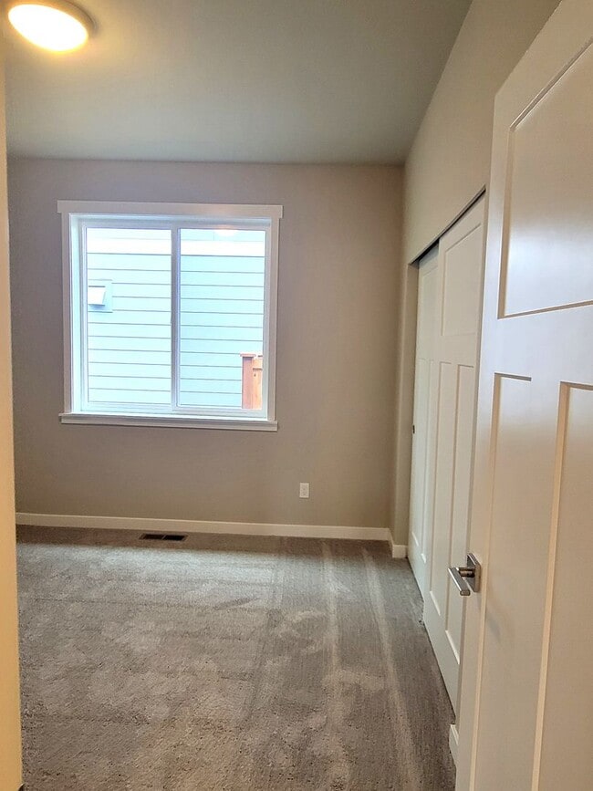 Building Photo - Brand new 2 bedroom home + den