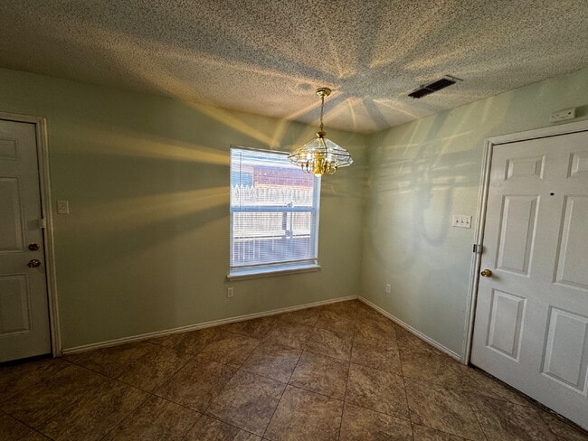 Building Photo - Duplex Across The Street From Park & Minut...