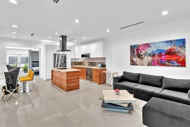 Building Photo - 1002 10th St