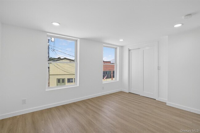 Building Photo - 165 W Main St