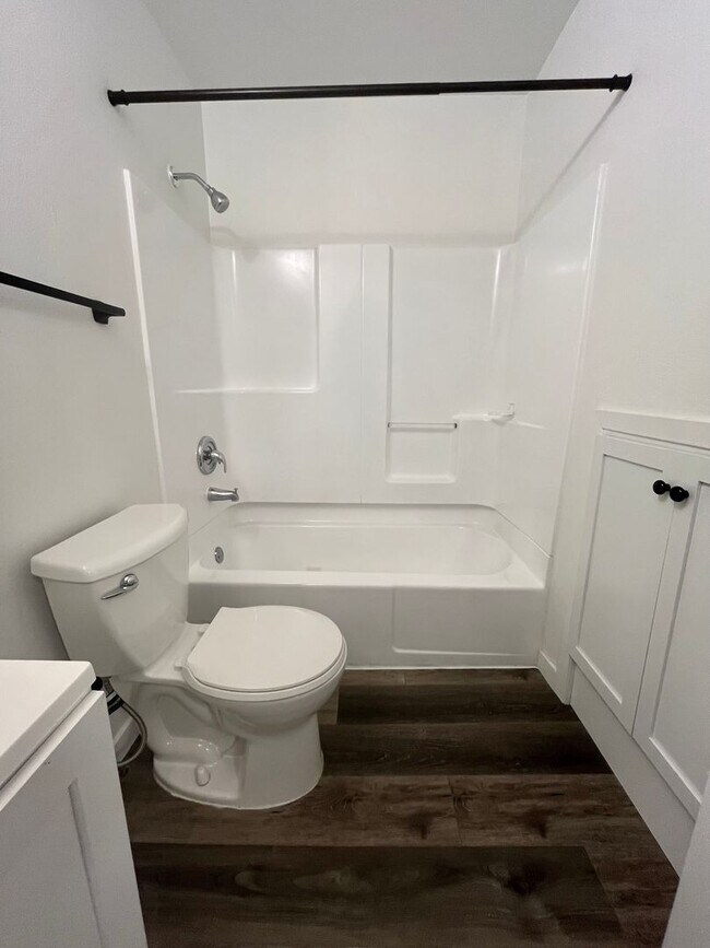 Building Photo - 4 Bed/1.5 Bath Rental Home in Central Sioux Falls!
