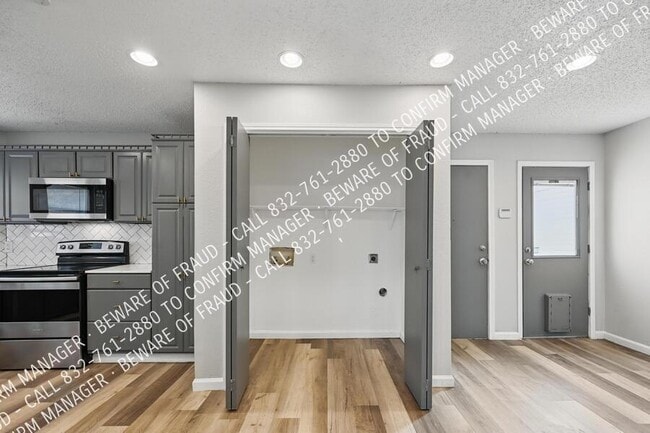 Building Photo - 8805 Wood Glen Dr