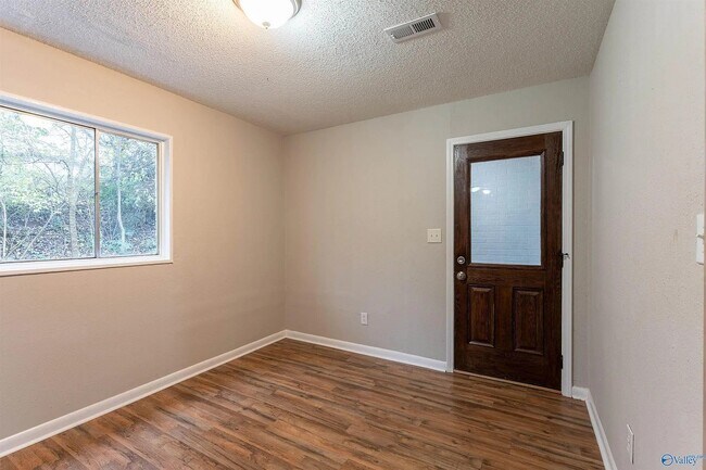 Building Photo - 112 Wilkenson Dr NE