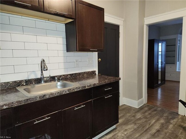Building Photo - 2831 Avondale Ave
