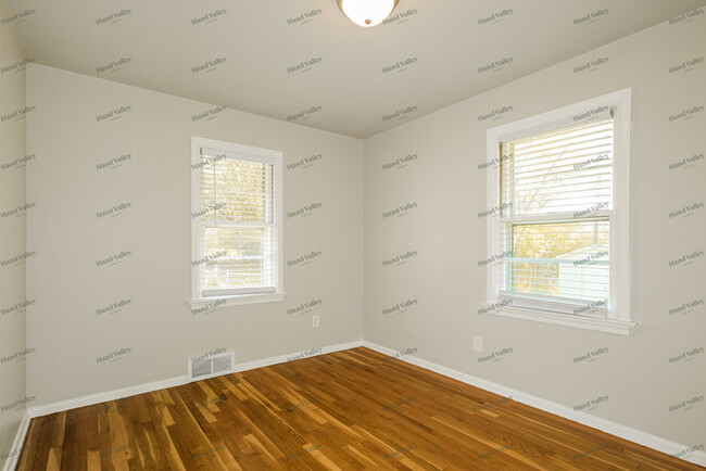 Building Photo - 2564 Shirley Ave