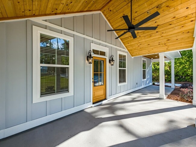 Building Photo - 807 Cherokee Ave