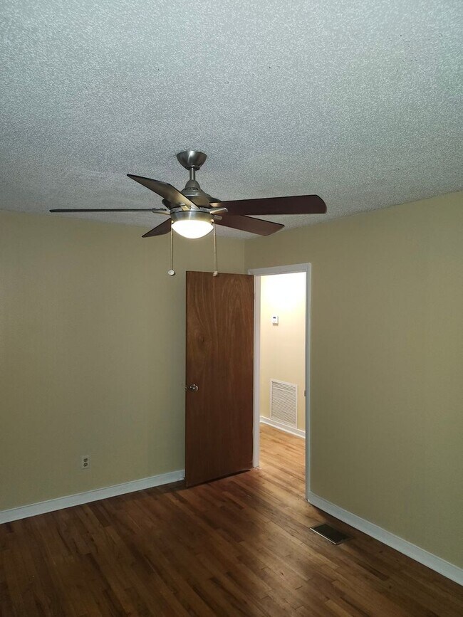 Building Photo - 301 Gaile Ave