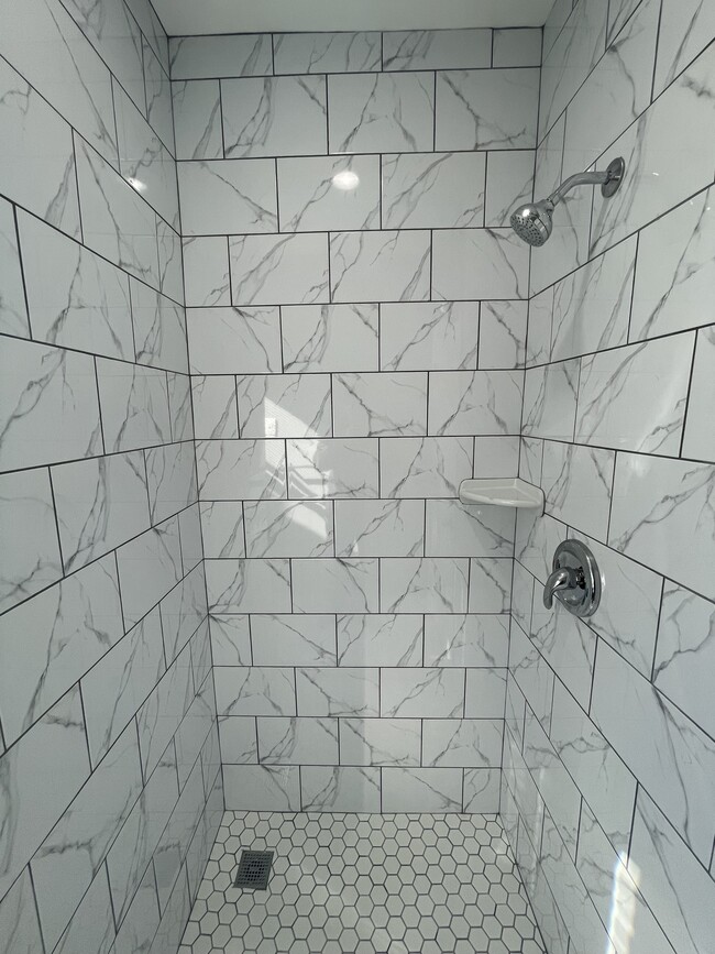 Building Photo - 1611 S Yewdall St