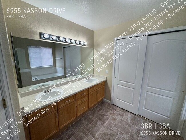 Building Photo - 6955 Kasson Dr