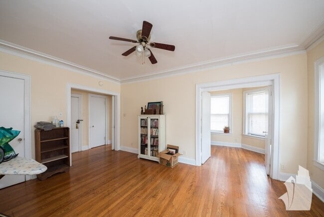 Building Photo - 1154 W Lunt Ave