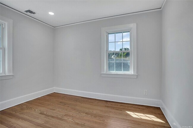 Building Photo - 92 Hillside Ave