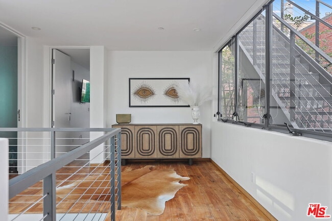 Building Photo - 7 Vicente Ter