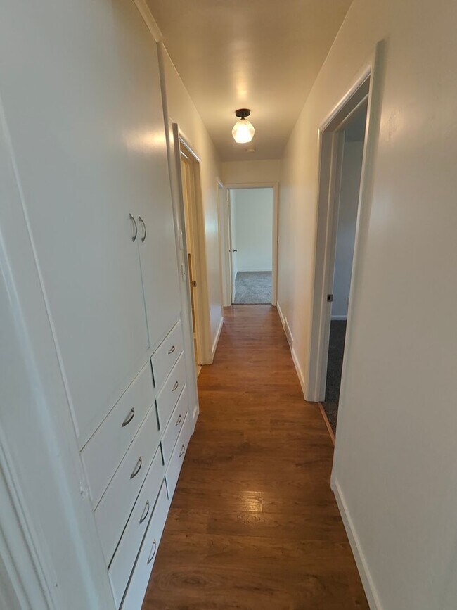 Building Photo - 6 W 1400 S