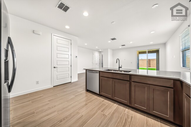 Building Photo - 4Bed/3Bath House at Thomas Rd/99th Ave! Ready for Immediate Move-In! -- Mother-In-Law Suite W/Pri...