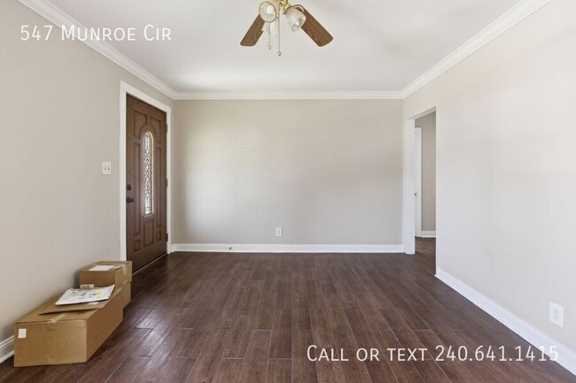 Building Photo - 547 Munroe Cir