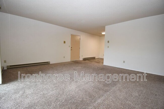 Building Photo - 811 W Villard St