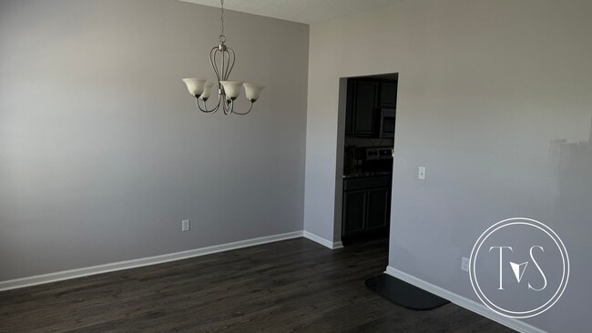 Building Photo - 465 Huntington Dr