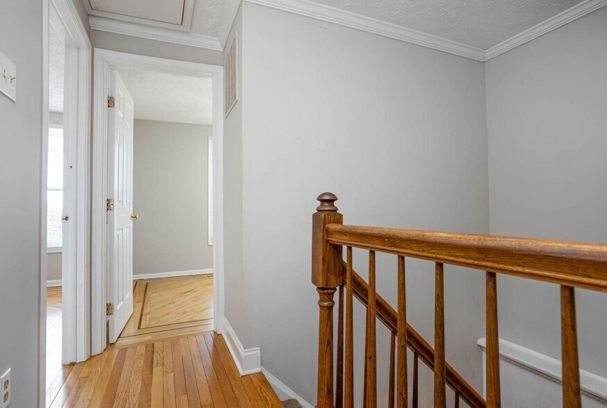 Upstairs landing - 218 Maple Wreath Ct