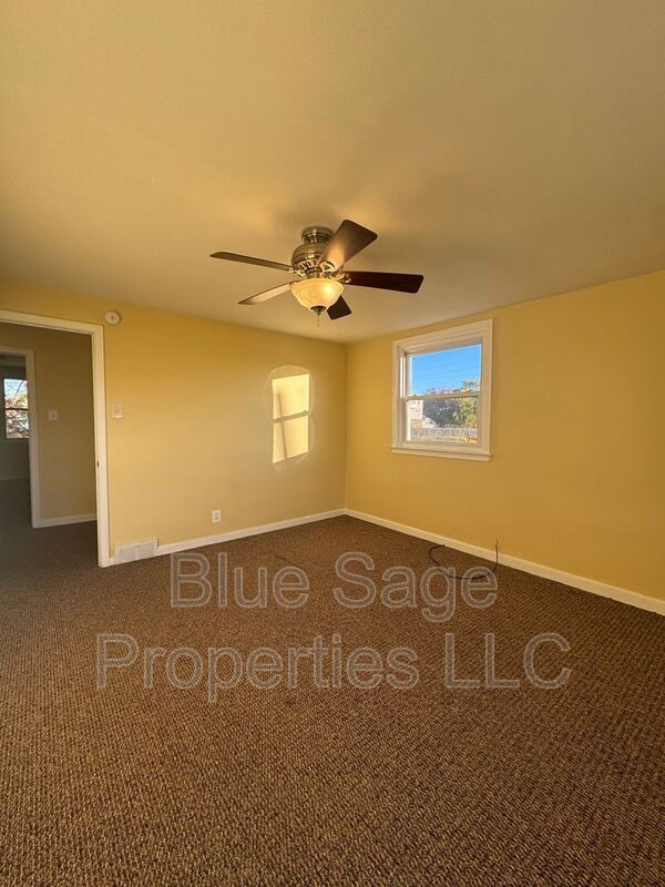 Building Photo - 1500 Llanwellyn Ave