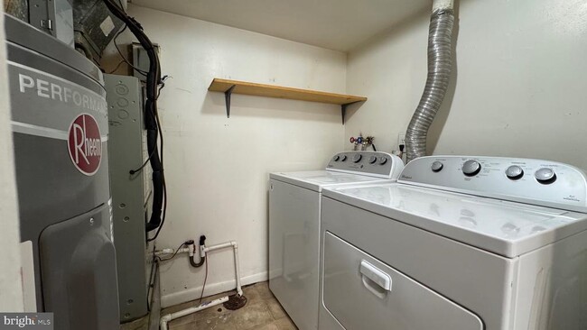 Building Photo - 3882 Manzanita Pl