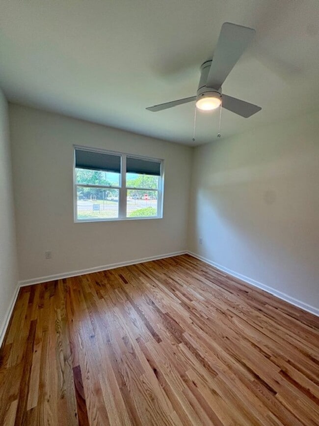 Building Photo - Newly Renovated Three Bedrooms Condo in South Windermere
