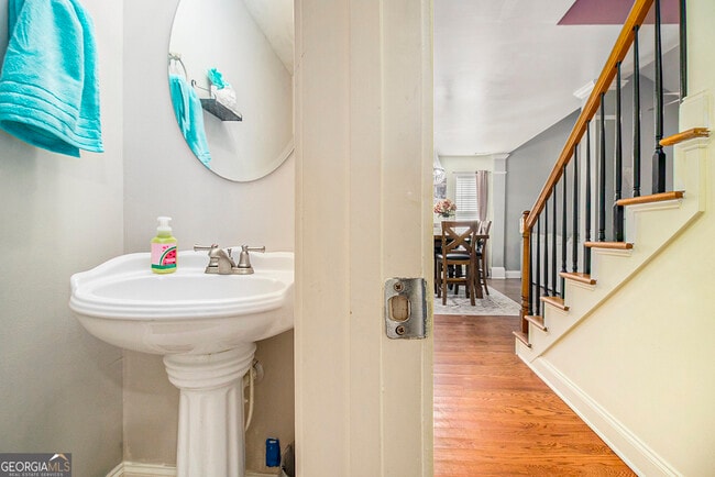 Building Photo - 4079 Essex Dr