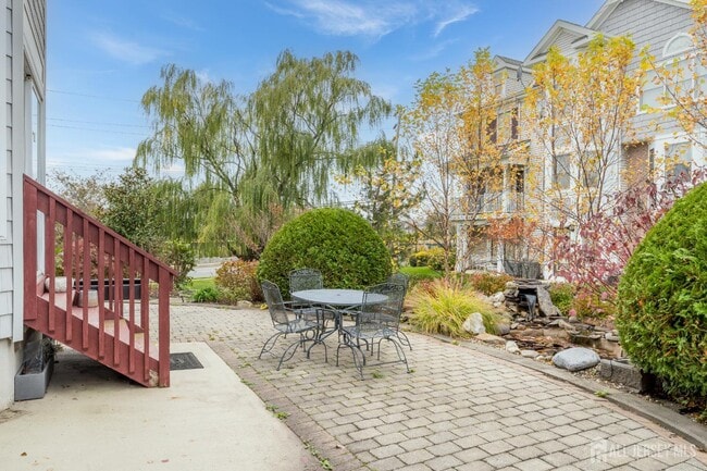 Building Photo - 2 Spinnaker Dr