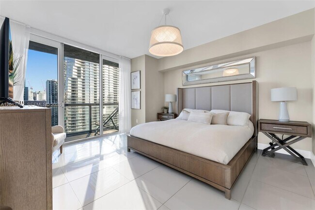 Building Photo - 475 Brickell Ave