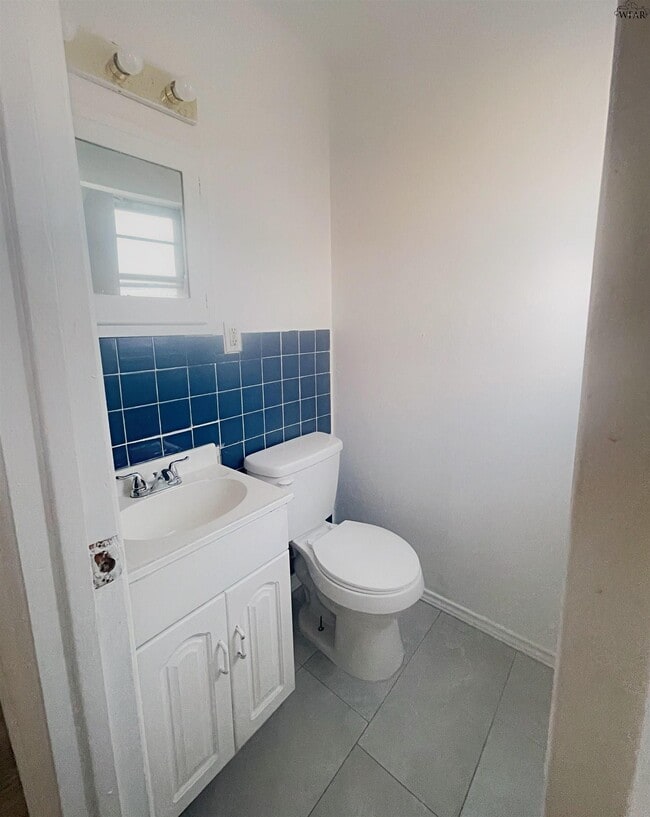 Building Photo - 1807 Westcliff Dr