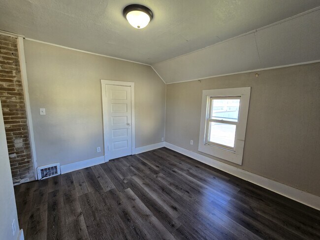 Building Photo - 437 Riehl St